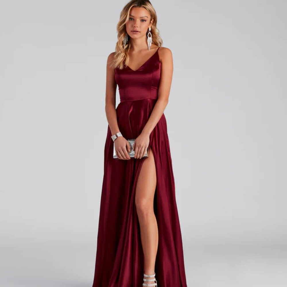 NWT Windsor Formal High Slit Burgundy Dress with pockets! (size 3)